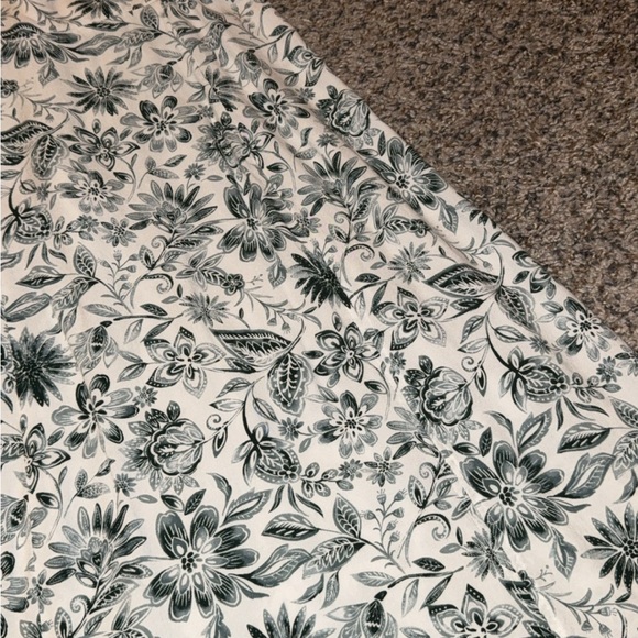 Miami Green and White Floral Midi Dress - Picture 2 of 5